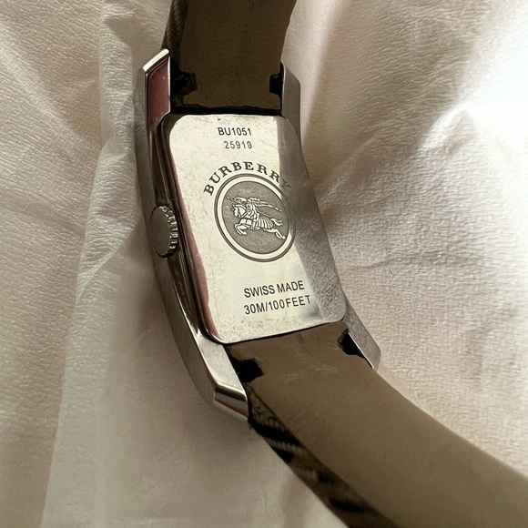 Burberry Stainless Steel BU1051 Classic Women's Wristwatch - Picture 8 of 8